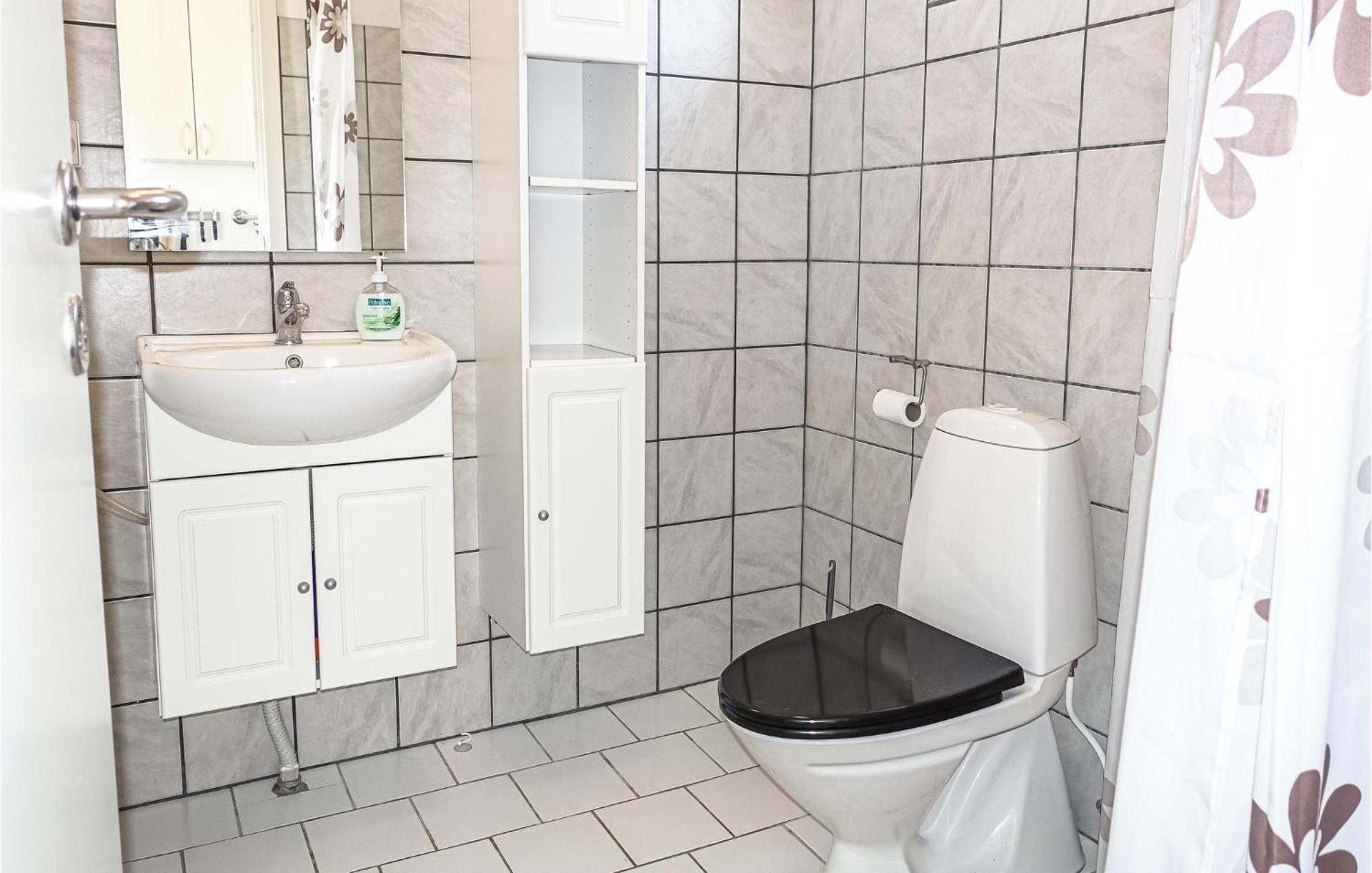 Nice Apartment In Allinge With House Sea View 외부 사진
